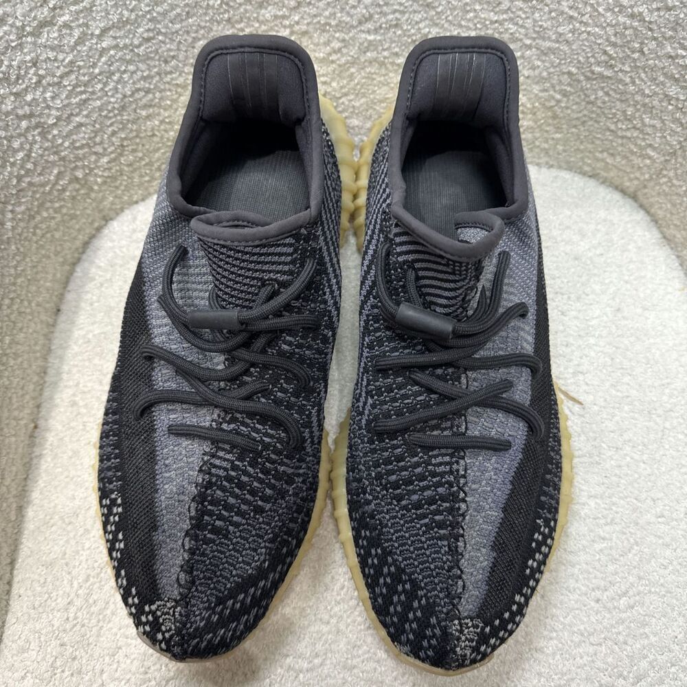 Yeezys Shoes Color Grey And Size 38